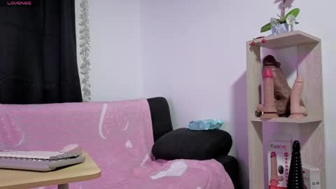 violettaarojass online show from April 9, 9:58 am