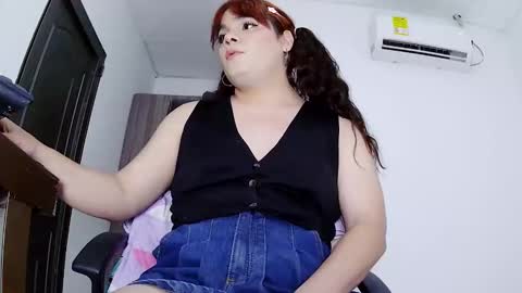 Snapshot of violettacam69 chatting on November 3, 10:27 am violettacam69 online show from November 3, 10:27 am