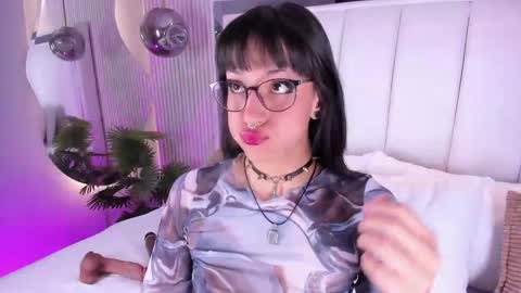 violettacolinss online show from April 29, 11:36 am