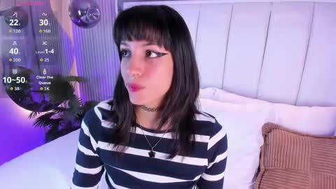 violettacolinss online show from May 2, 11:37 am