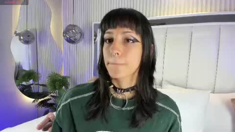 violettacolinss online show from June 9, 11:33 am