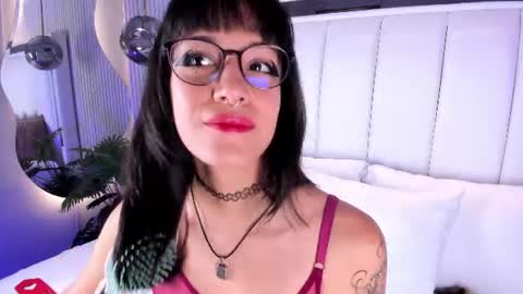 Snapshot of violettacolinss chatting on June 23, 11:41 am violettacolinss online show from June 23, 11:41 am