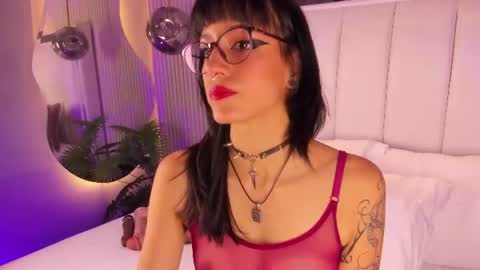 Snapshot of violettacolinss chatting on July 1, 11:34 am violettacolinss online show from July 1, 11:34 am