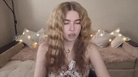 ViolettaOtis online show from September 11, 12:05 pm