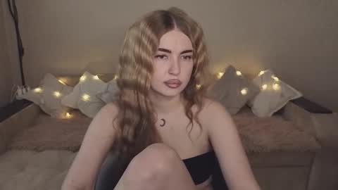 ViolettaOtis online show from September 30, 1:49 pm