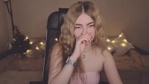 ViolettaOtis online show from December 19, 12:23 pm