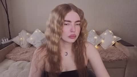 ViolettaOtis online show from April 21, 12:33 pm