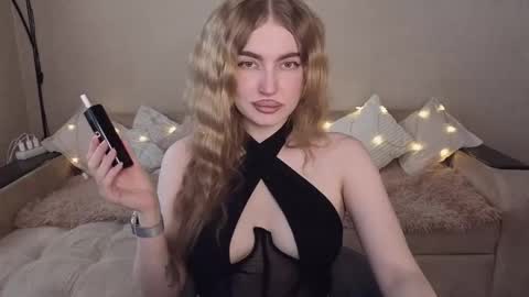 ViolettaOtis online show from May 2, 1:38 pm