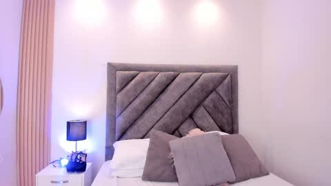violettarousee online show from May 1, 10:58 pm