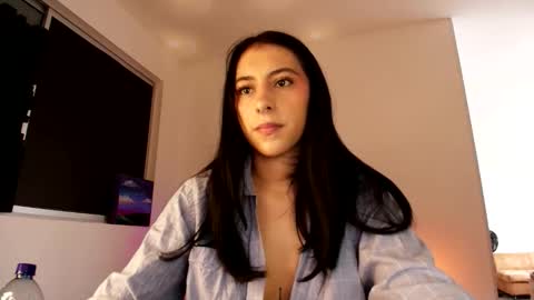 Snapshot of violettastars chatting on October 22, 11:21 am Violetta....Follow me in Twitter... online show from October 22, 11:21 am