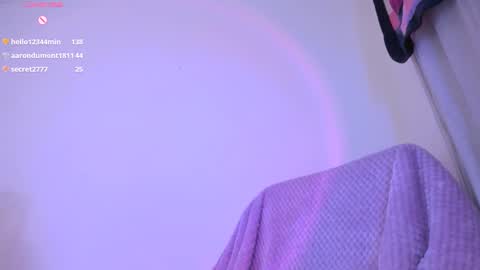 Snapshot of violettbones chatting on December 20, 7:01 am Violett online show from December 20, 7:01 am