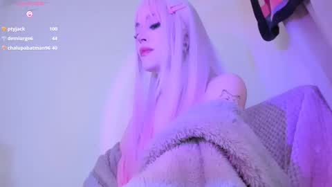 Snapshot of violettbones chatting on December 28, 5:55 am Violett online show from December 28, 5:55 am