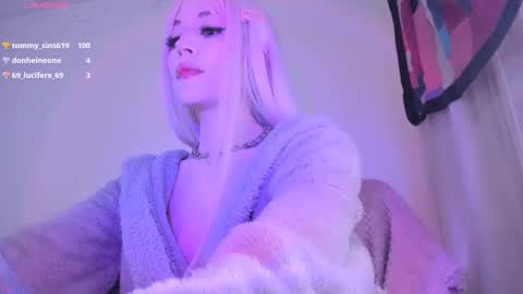 Snapshot of violettbones chatting on January 8, 5:16 am Violett online show from January 8, 5:16 am