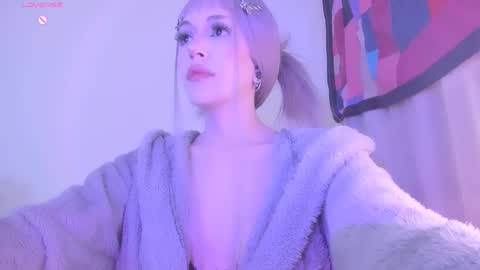 Snapshot of violettbones chatting on February 8, 5:40 am Violett online show from February 8, 5:40 am