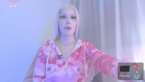 Snapshot of violettbones chatting on March 1, 6:59 am Violett online show from March 1, 6:59 am