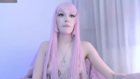 Snapshot of violettbones chatting on March 21, 6:51 am Violett online show from March 21, 6:51 am