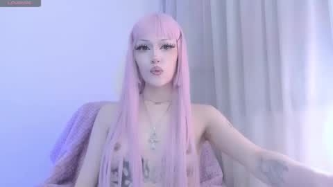 Snapshot of violettbones chatting on March 21, 8:19 am Violett online show from March 21, 8:19 am