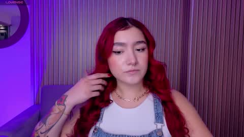 Violett Castel online show from January 12, 6:35 pm