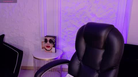 Violett Castel online show from January 14, 7:30 pm