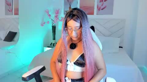 Snapshot of violette33 chatting on July 9, 5:50 pm Violette online show from July 9, 5:50 pm