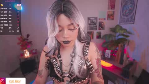 JULIE UWU online show from March 16, 7:40 pm