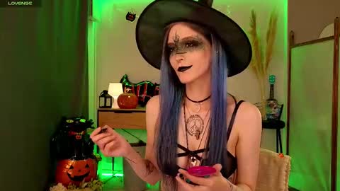 Snapshot of violettessa chatting on October 28, 2:09 pm violettessa online show from October 28, 2:09 pm