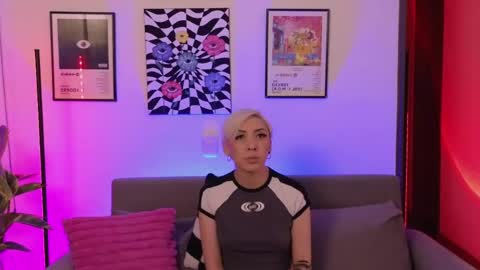 Snapshot of violettgrey_ chatting on May 26, 1:23 am Violet online show from May 26, 1:23 am