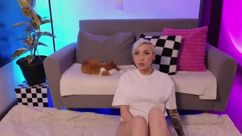 Snapshot of violettgrey_ chatting on May 27, 1:57 am Violet online show from May 27, 1:57 am