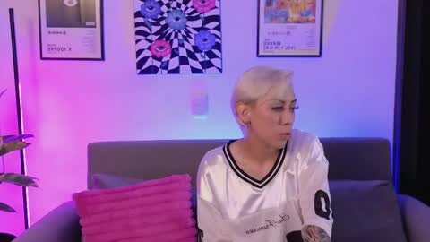 Snapshot of violettgrey_ chatting on June 1, 1:18 am Violet online show from June 1, 1:18 am