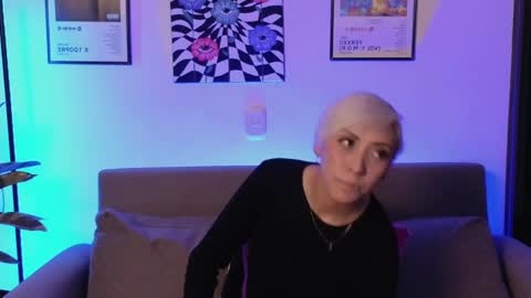 Snapshot of violettgrey_ chatting on June 3, 1:30 am Violet online show from June 3, 1:30 am