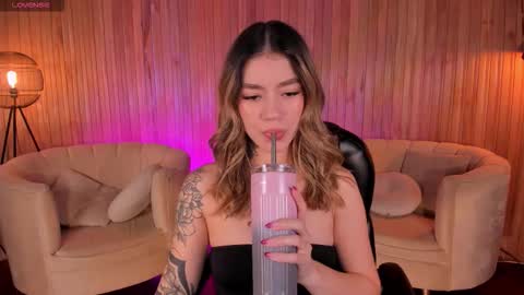 Snapshot of violetthansson chatting on September 21, 5:03 pm Violett online show from September 21, 5:03 pm