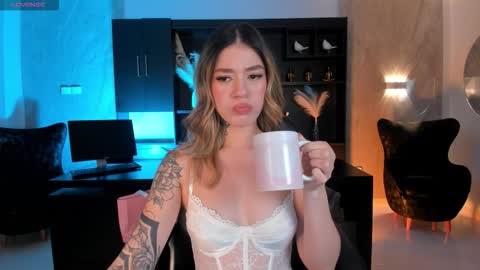 Snapshot of violetthansson chatting on October 1, 6:25 pm Violett online show from October 1, 6:25 pm