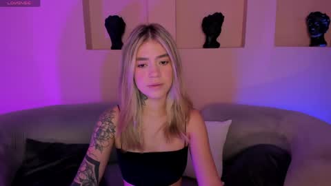 Snapshot of violetthansson chatting on May 7, 9:25 am Violett online show from May 7, 9:25 am