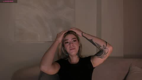Snapshot of violetthansson chatting on May 18, 11:38 am Violett online show from May 18, 11:38 am