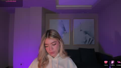 Snapshot of violetthansson chatting on May 19, 9:04 am Violett online show from May 19, 9:04 am