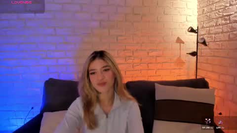 Snapshot of violetthansson chatting on June 16, 10:07 am Violett online show from June 16, 10:07 am