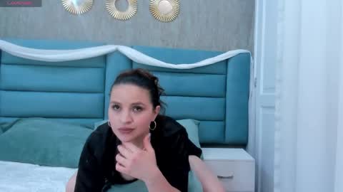 Snapshot of violettrossy chatting on April 21, 8:01 pm violet rossy online show from April 21, 8:01 pm