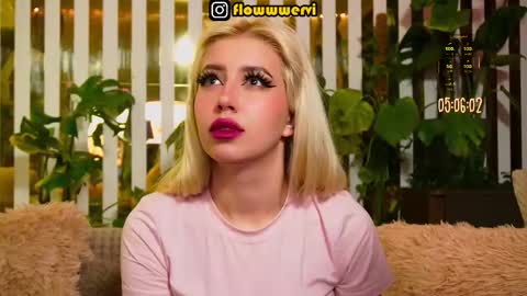 Snapshot of violetttttacb chatting on March 28, 12:10 am Violetta online show from March 28, 12:10 am