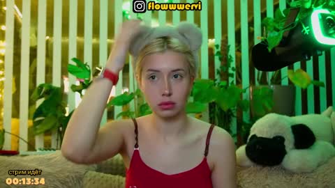 Snapshot of violetttttacb chatting on April 6, 8:54 pm Violetta online show from April 6, 8:54 pm