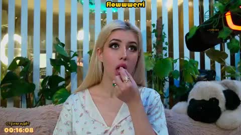Snapshot of violetttttacb chatting on April 14, 4:46 pm Violetta online show from April 14, 4:46 pm