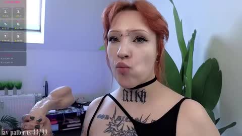 Snapshot of violetvio1ator chatting on March 7, 10:35 am Dommy mommy online show from March 7, 10:35 am