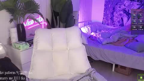 Snapshot of violetvio1ator chatting on September 22, 5:09 am Dommy mommy online show from September 22, 5:09 am
