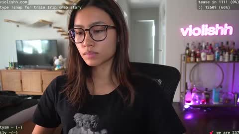 Snapshot of violishh chatting on February 28, 9:23 pm follow me on twitter violishh and ig violishh  online show from February 28, 9:23 pm