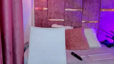 Snapshot of viollettebylyly chatting on October 2, 12:01 pm viollettebylyly online show from October 2, 12:01 pm