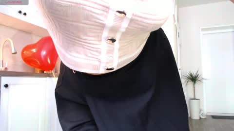 Snapshot of vip_juicy chatting on February 15, 7:38 am VelvettTime online show from February 15, 7:38 am