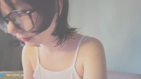 Snapshot of virgiin_lily chatting on September 11, 5:40 am  Lily  online show from September 11, 5:40 am