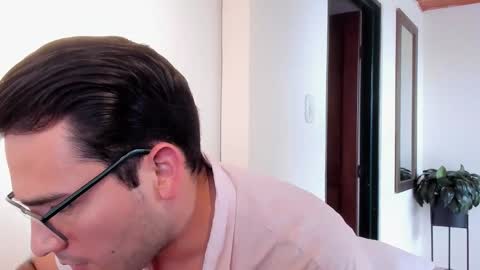 Vito Ferrer online show from November 11, 8:53 pm