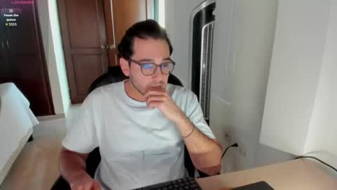 Snapshot of vito_ferrero chatting on July 29, 5:55 pm Vito Ferrer online show from July 29, 5:55 pm