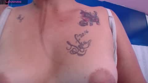 Snapshot of vitoria23_ chatting on November 27, 3:14 pm victoria 3 online show from November 27, 3:14 pm