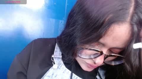 Snapshot of vitoria23_ chatting on December 3, 2:04 pm victoria 3 online show from December 3, 2:04 pm